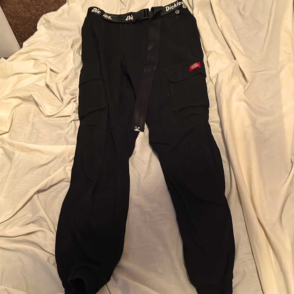 dickies black cargo pants/ belt included